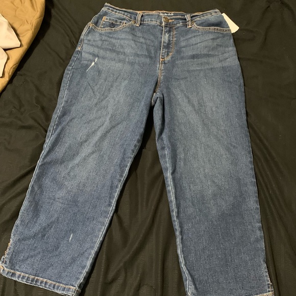 Women's Gloria Vanderbilt Amanda Capris - Picture 4 of 7